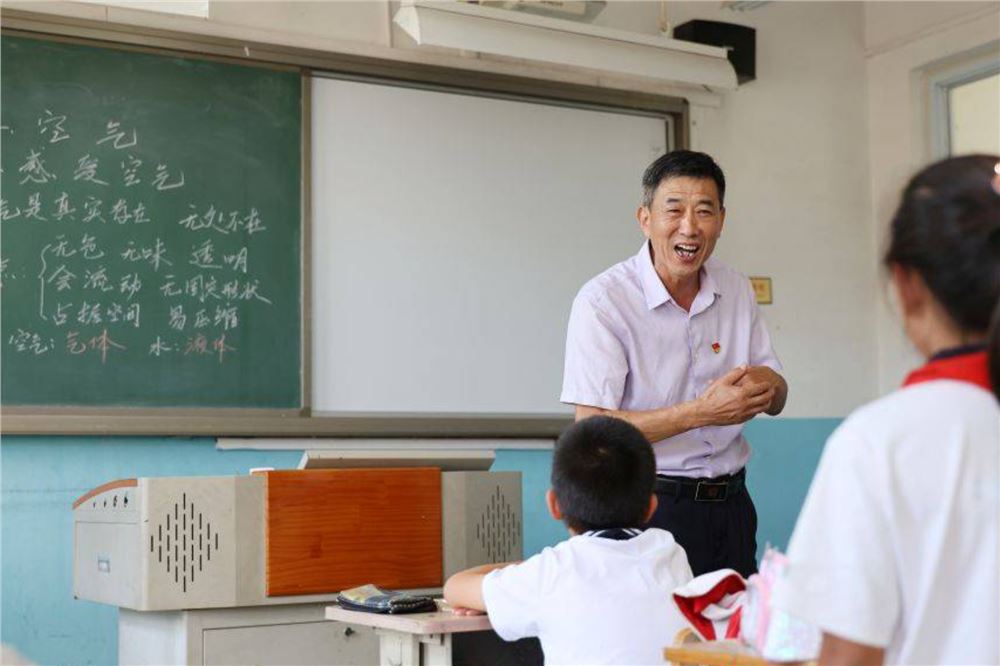 图片故事｜在山区，守住家门口的希望课堂