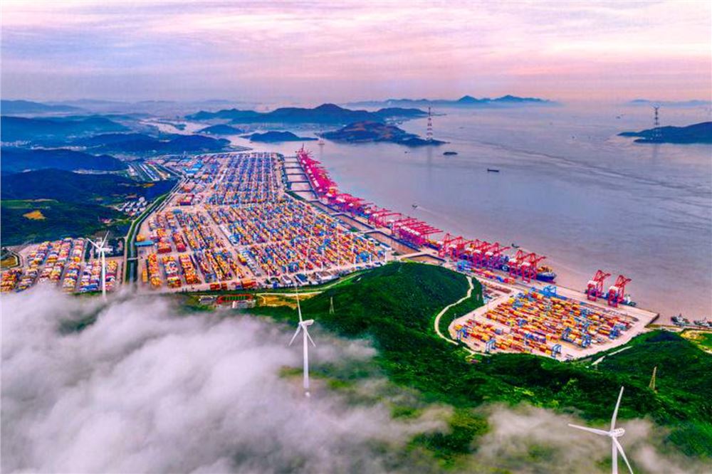 夏日中国丨迎风逐浪，海定波宁