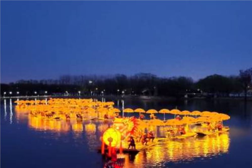 “金龙”跨千里 点亮京城春夜