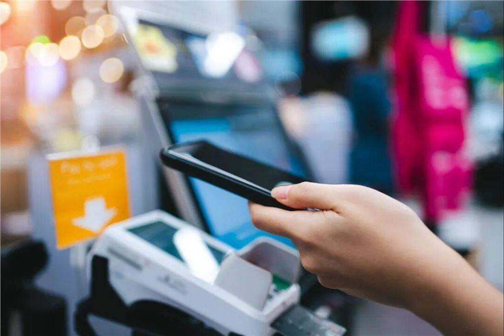 有可能无形中泄密，手机“贴一贴”要注意