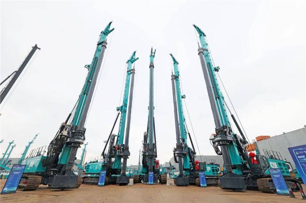 全球最大型号增程式旋挖钻机在湘首发