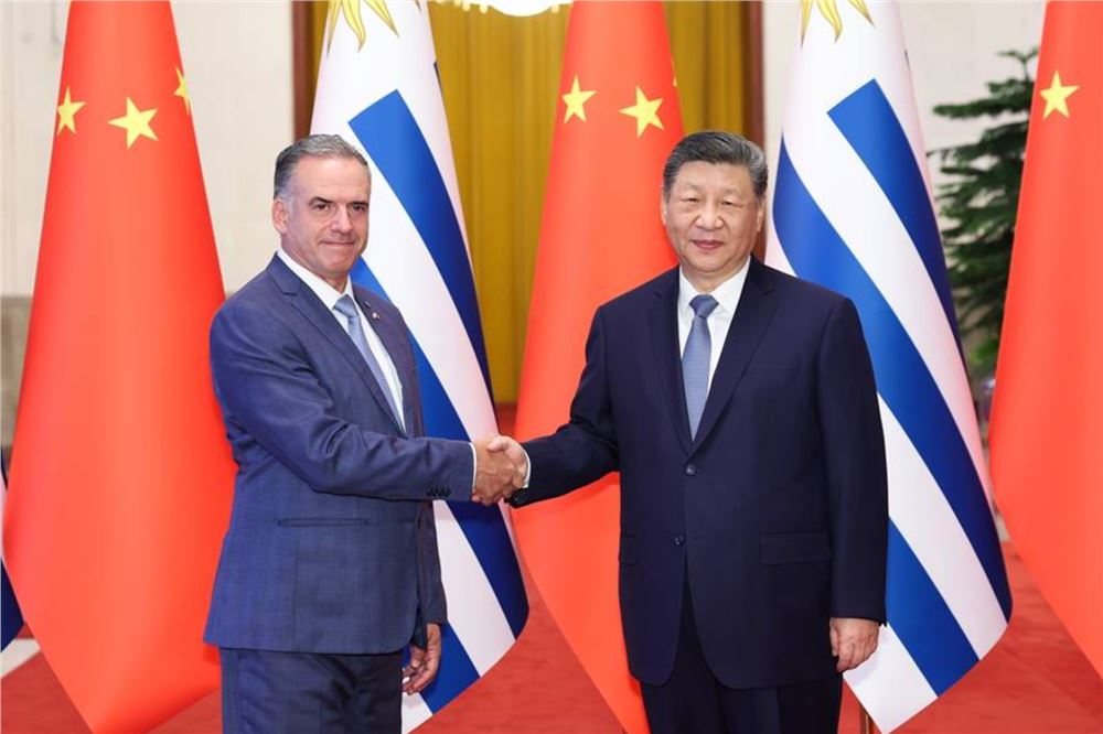 习近平同乌拉圭总统奥尔西举行会谈