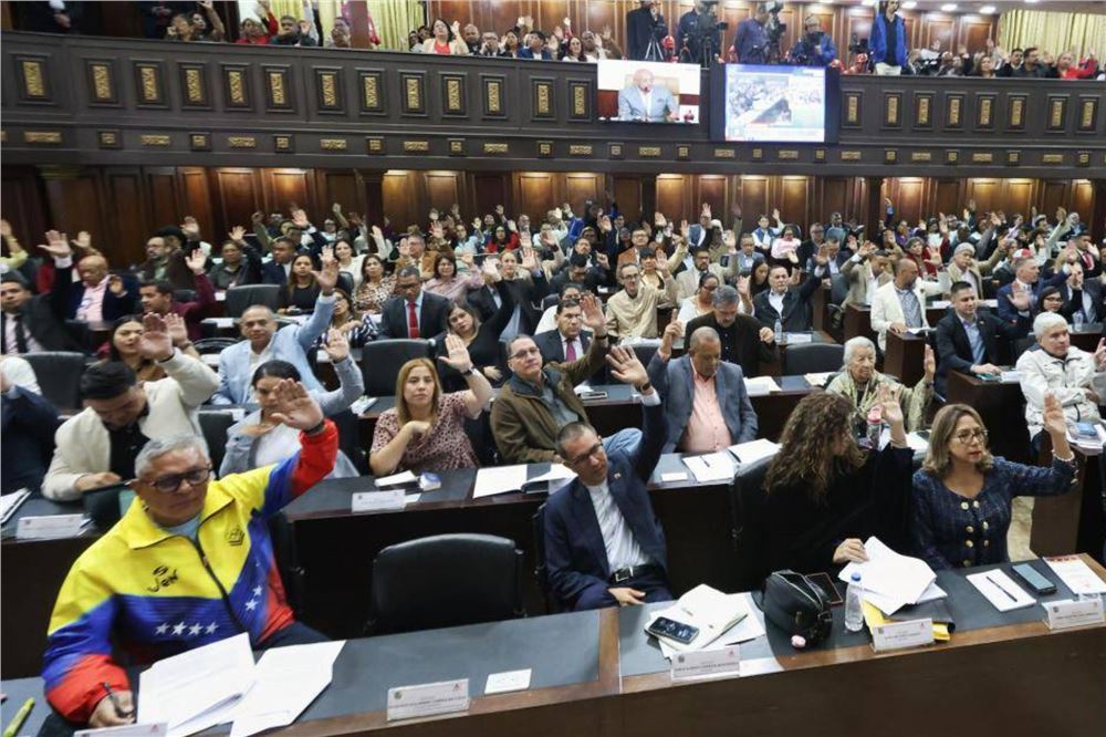 委内瑞拉代总统签署石油法改革相关法案