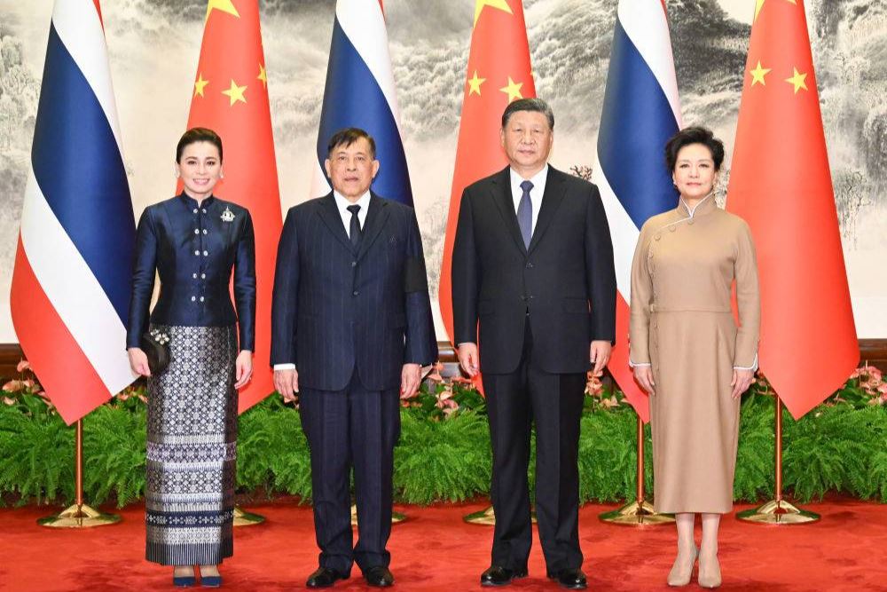 习近平会见泰国国王哇集拉隆功