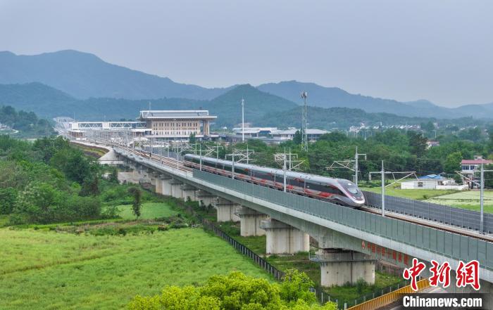 池黄高铁开通运营