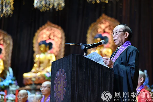 何德心居士致词