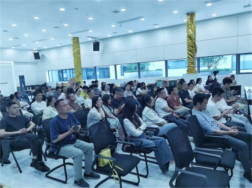 集体会议.jpg 集体会议.jpg