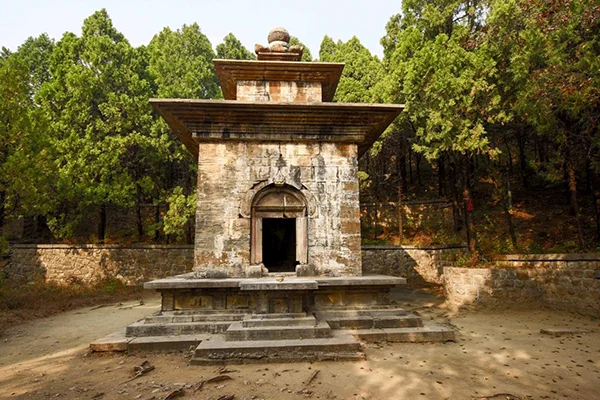 慧崇禅师塔(图片来源:山东大灵岩寺 摄影:牧童)