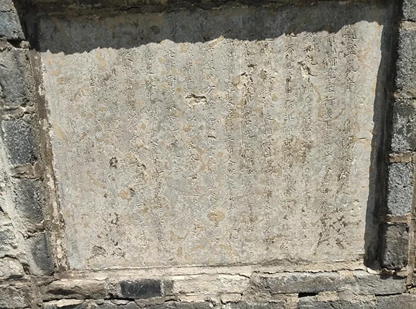 俯仰皆是的灵岩碑刻,藏在深山个个都不简单