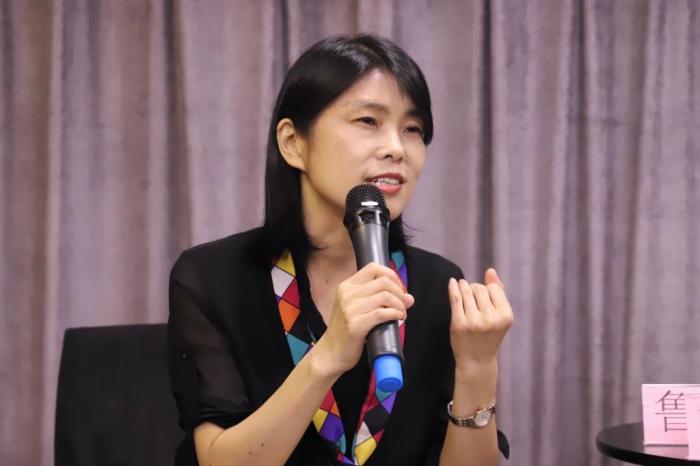 作家鲁敏。(译林出版社 供图/《中国新闻》报 发)