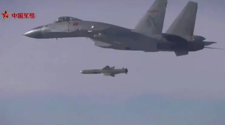 风雨欲来?“双尾蝎”为山东舰开路,歼-16挂载神秘装置