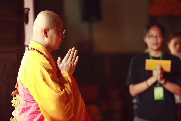 弘恩法师:学佛人必须远离的五种邪知邪见 弘恩法师:学佛人必须远离的五种邪知邪见