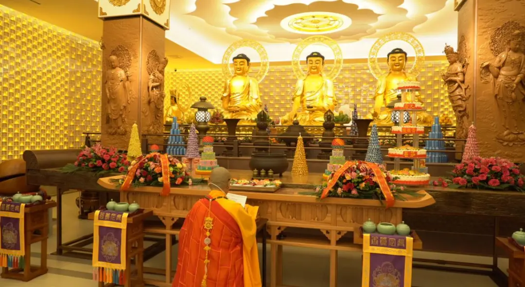 圣慧大和尚在法会中宣疏