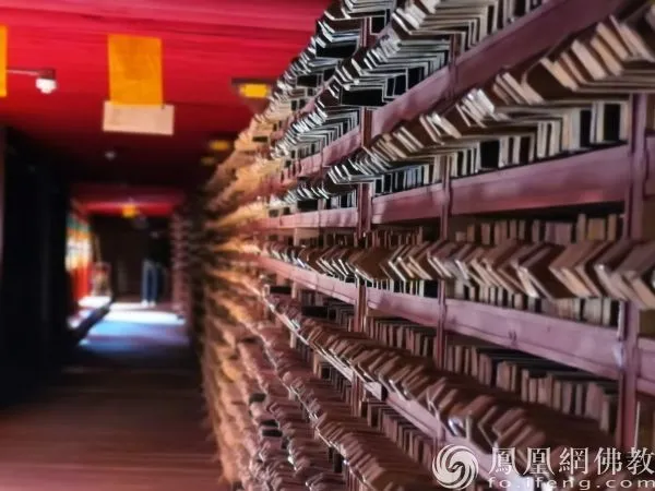德格印经院(图片来源：凤凰网佛教文化)