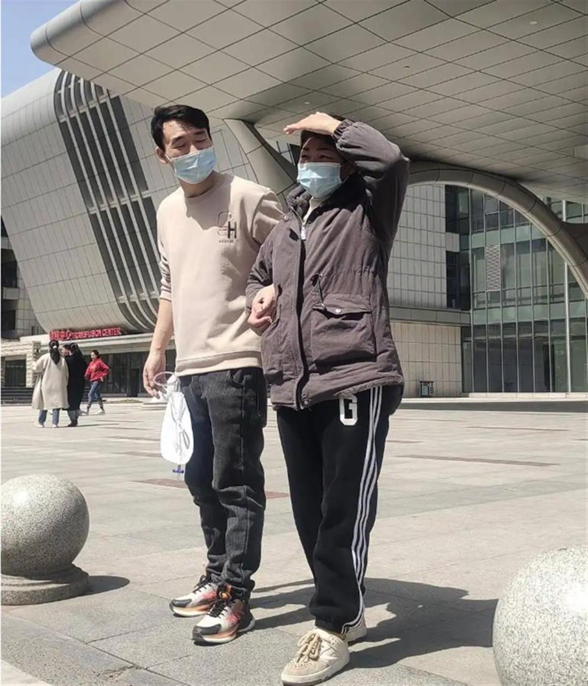 两人.png 两人.png