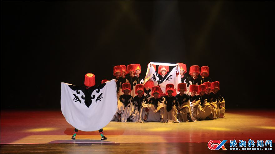 《卓舞的风采》中央民族大学附属中学玉树海东分校.JPG