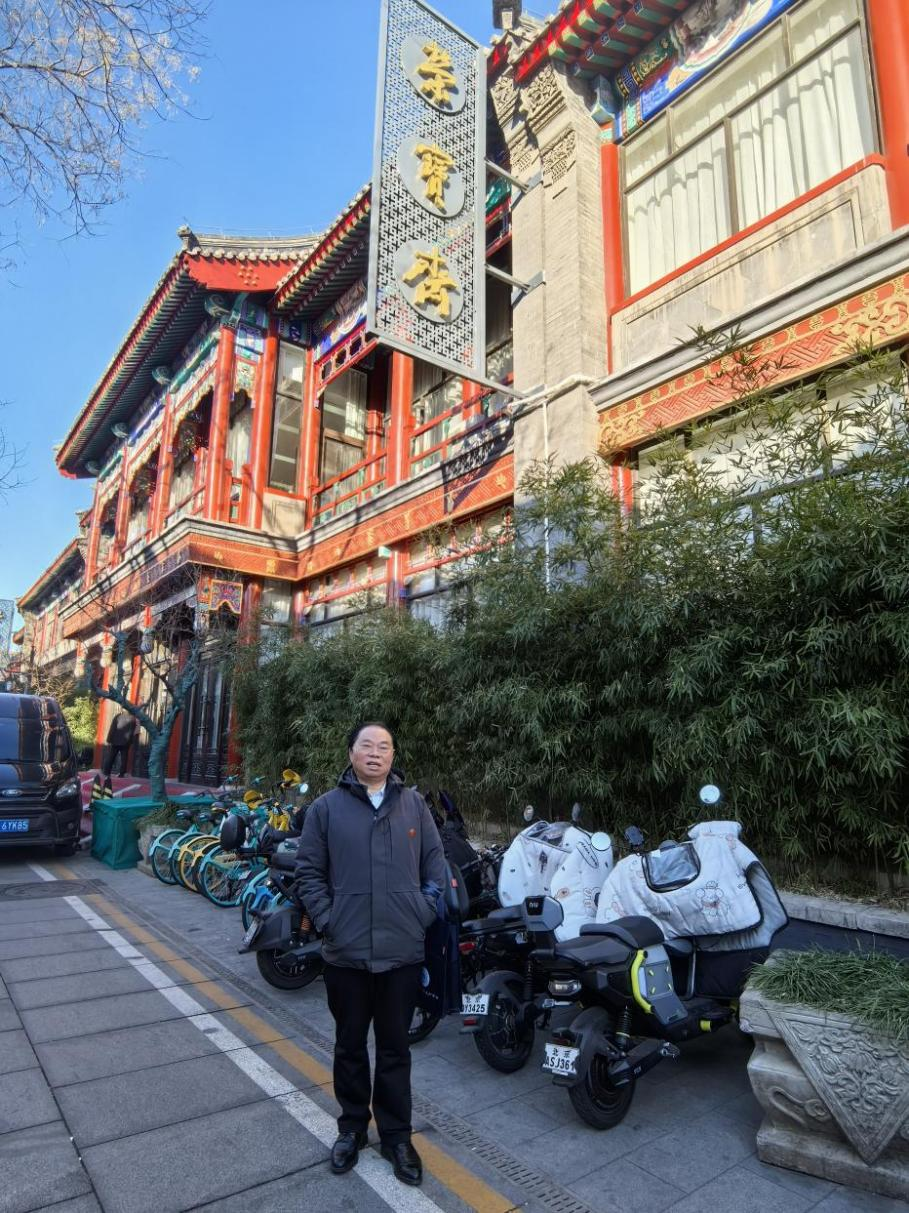 一位艺术家对书法之道执着坚守不懈求索：“他多次进京参展彰显艺术魅力”