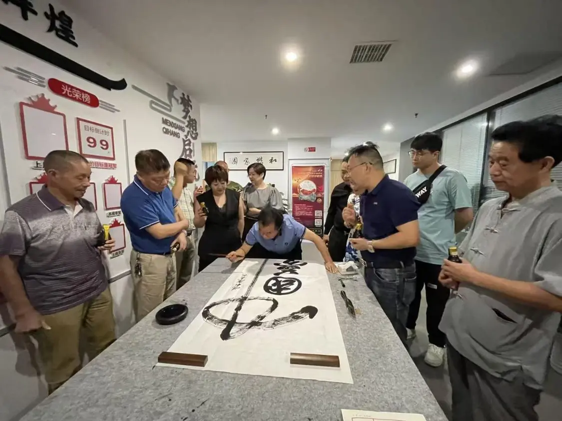 一位艺术家对书法之道执着坚守不懈求索：“他多次进京参展彰显艺术魅力”