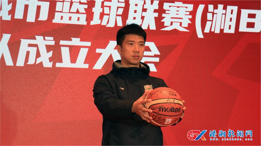 女篮签名球.png 女篮签名球.png