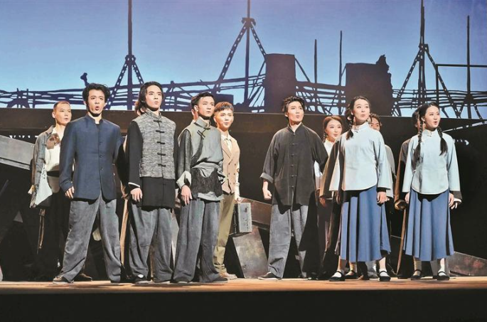 “90后”挑梁 韩再芬客串 大型原创黄梅戏《延年和乔年》深圳首演赢得满堂喝彩