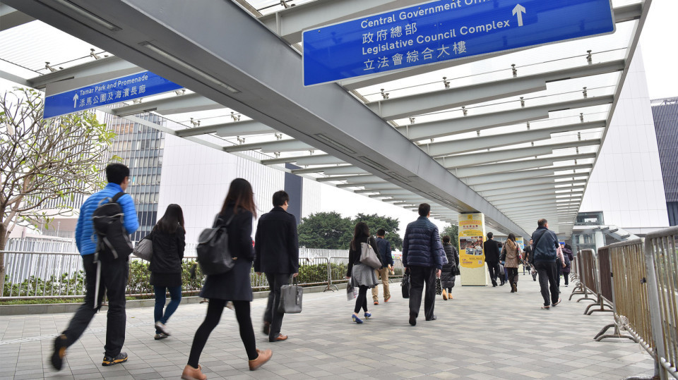 港府：维持整体公务员编制零增长目标 近3年累减2000个职位 