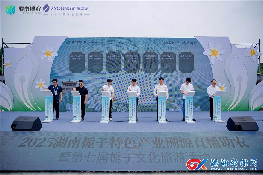 现场签约.jpg